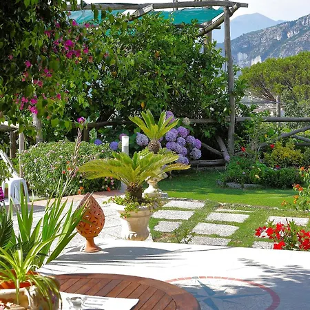 - Tina Sant'Agnello