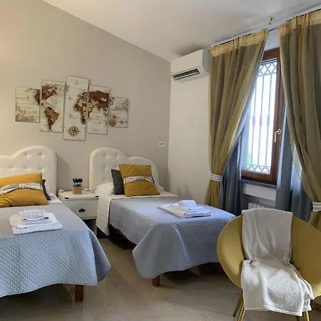 - Tina Sant'Agnello